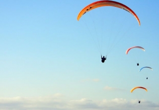 滑翔伞俱乐部与郊游 